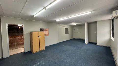 15-21 Olympia Ave, Eastborough Business Park - Unit 17 -  (13) -271m²